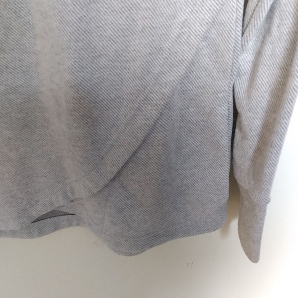 Kyodan Neutral Gray Cozy Karma Asymmetrical Hem Pullover Sweatshirt Size Small - Picture 3 of 9